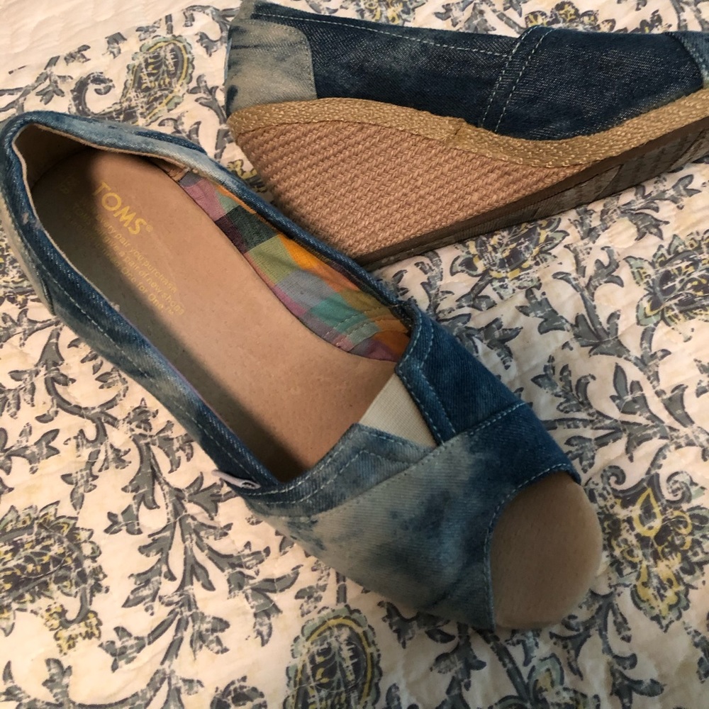 Ladies Tom Wedge Heel Shoes. Only wore few times.